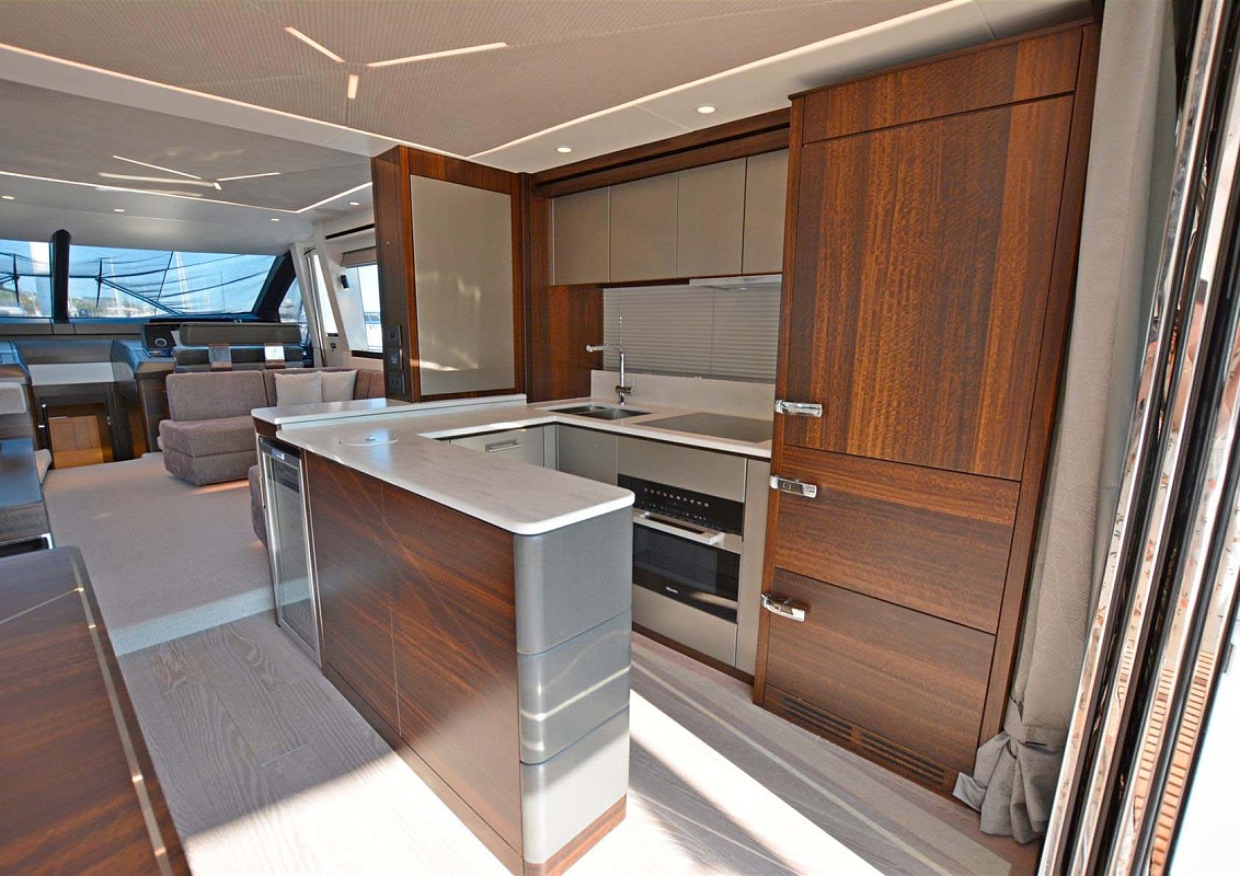 Продается моторная яхта Sunseeker Manhattan 68